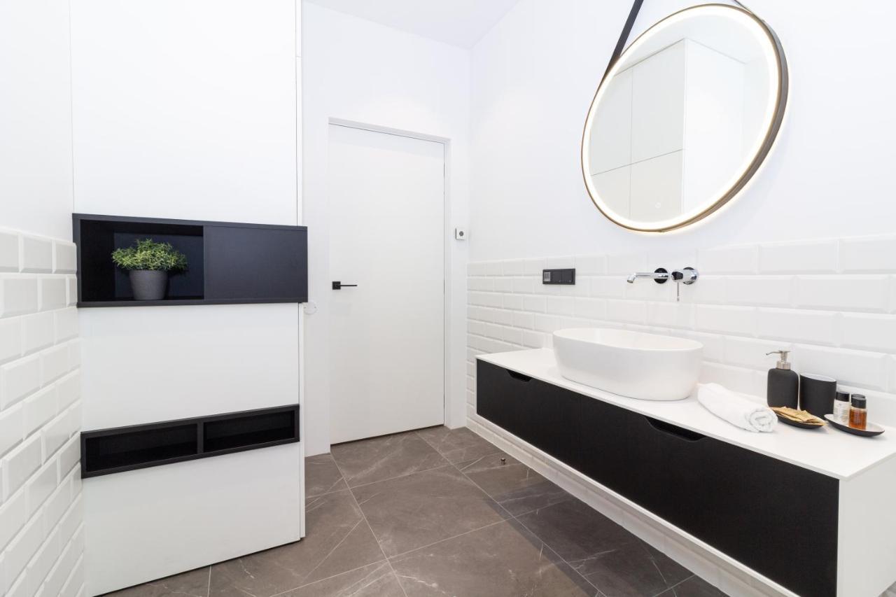 Cohost I Oldtown 60M2 Apt W-Garage Parking, Balcony & Self Check-In Vilnius Luaran gambar